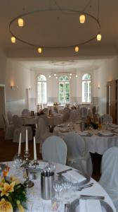 Hochzeit mit runden Tischen